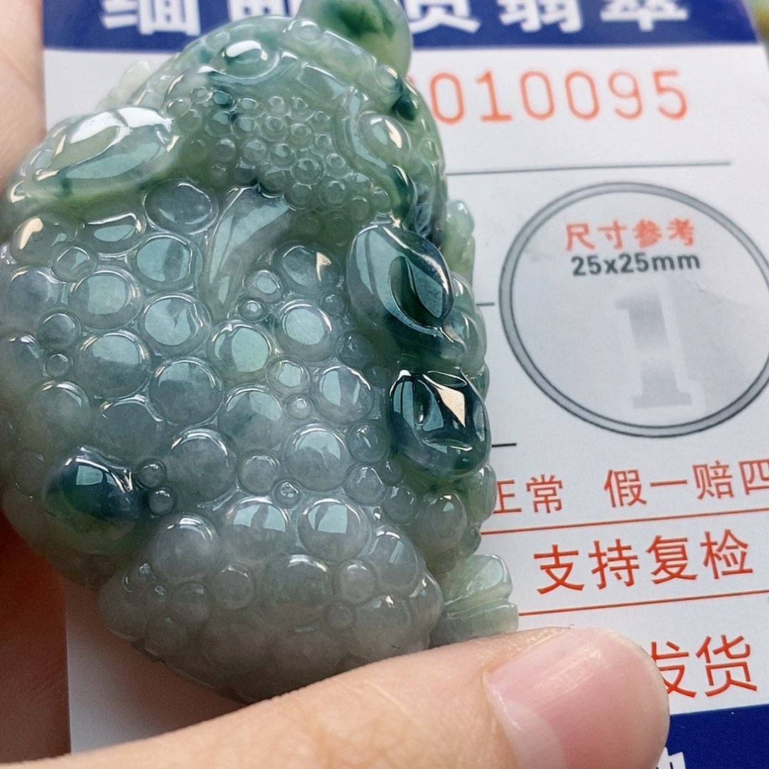 吊坠(不含链)未镶嵌翡翠