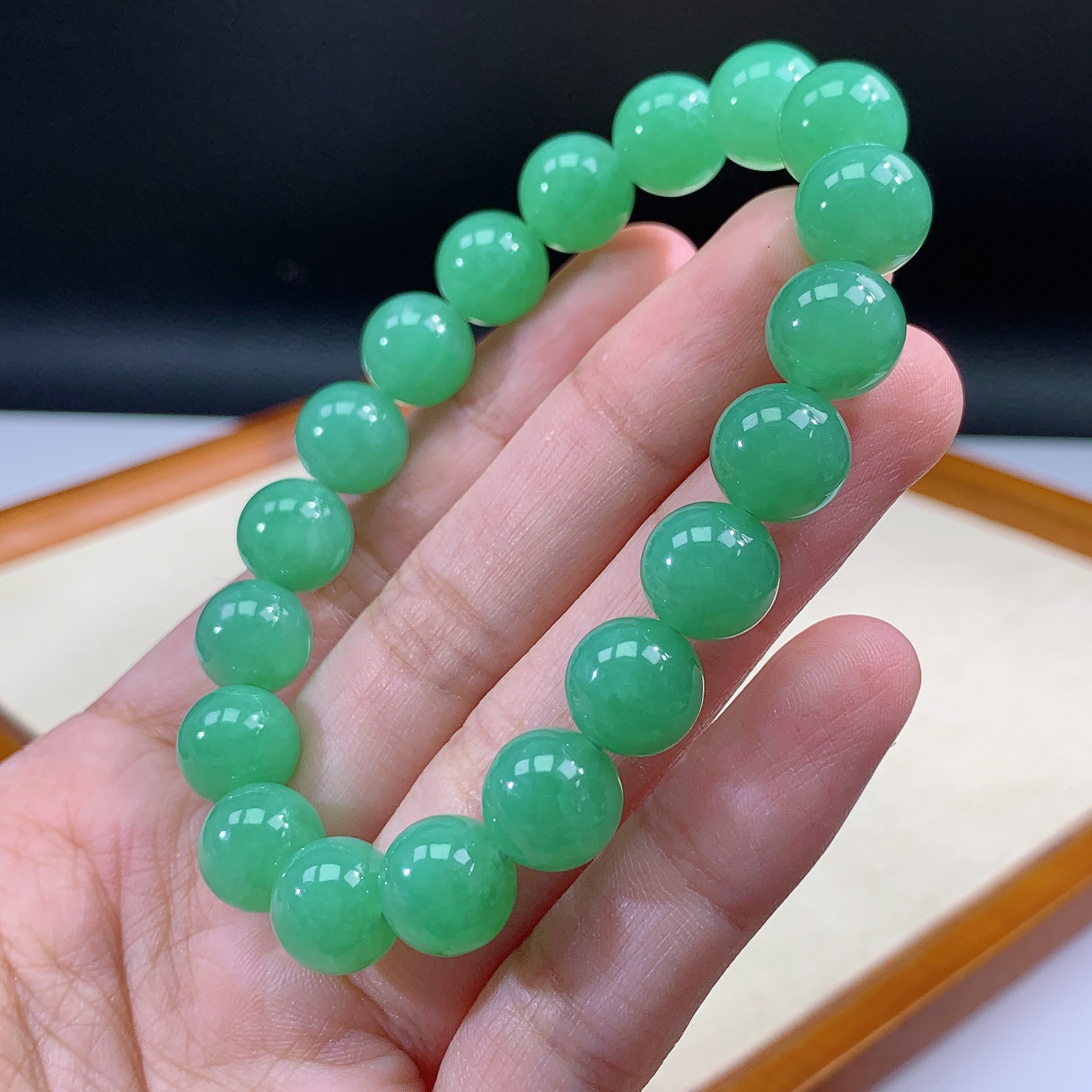 7.21-20缅甸天然翡翠A货果阳绿手串卡10mm19颗粒