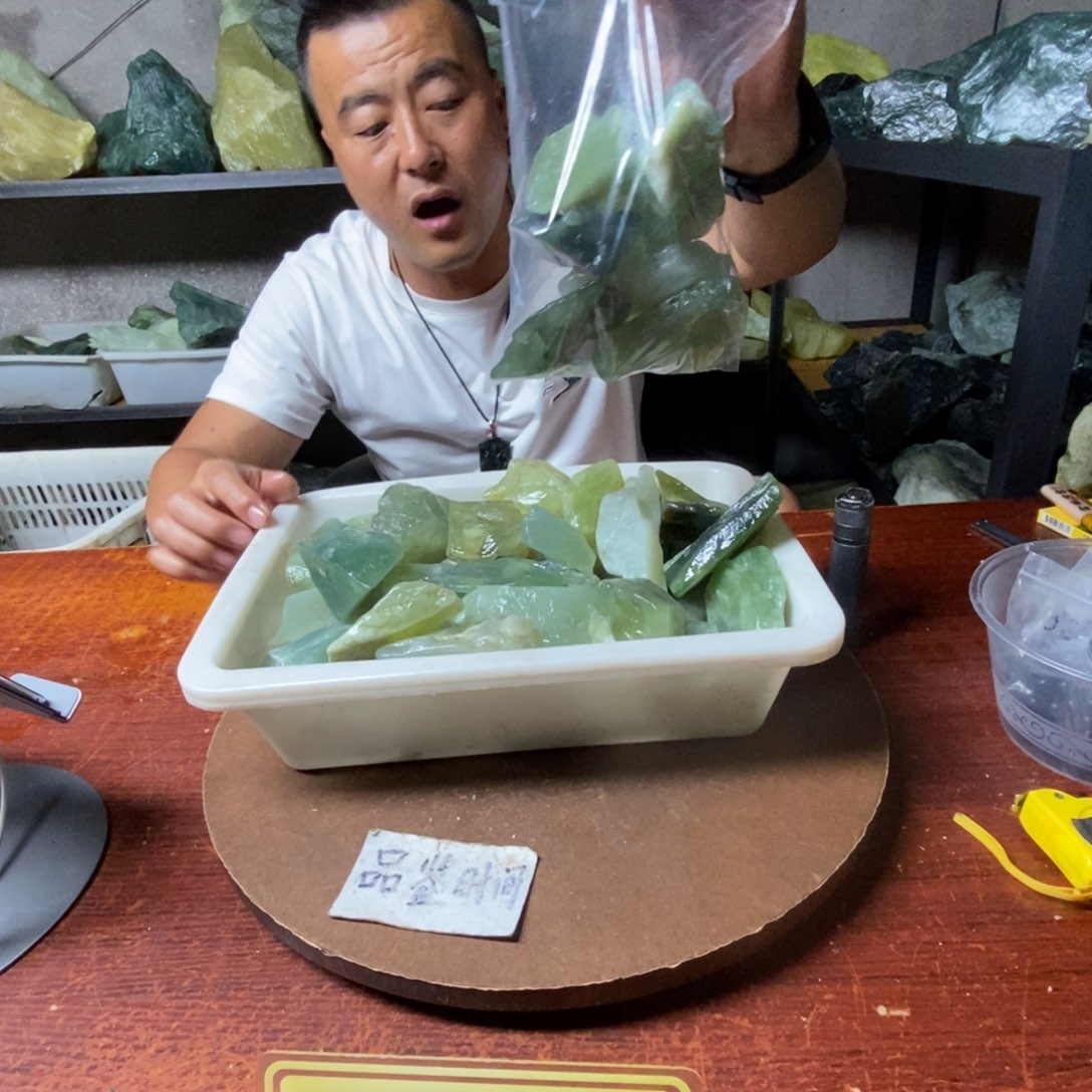 未镶嵌蛇纹石玉岫玉鱼缸石随机发