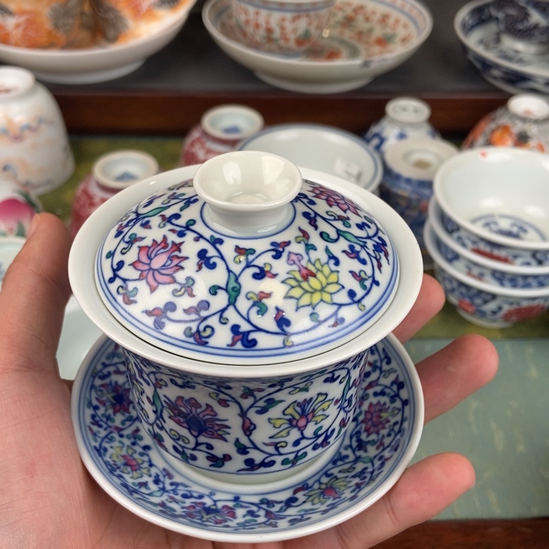 吴***浪陶瓷的设计师是不是很