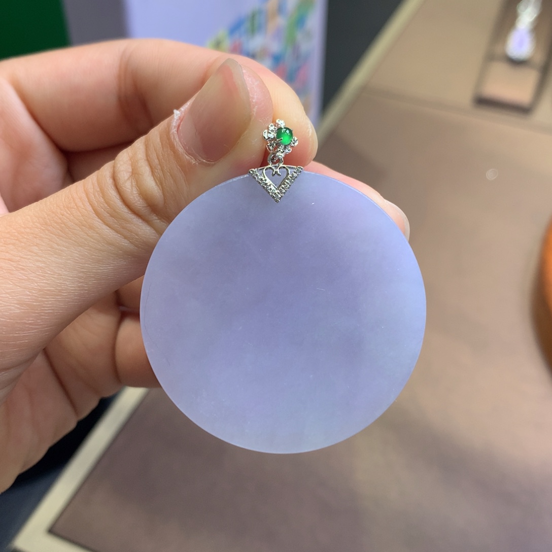 翡翠18K金镶嵌颈饰翡翠