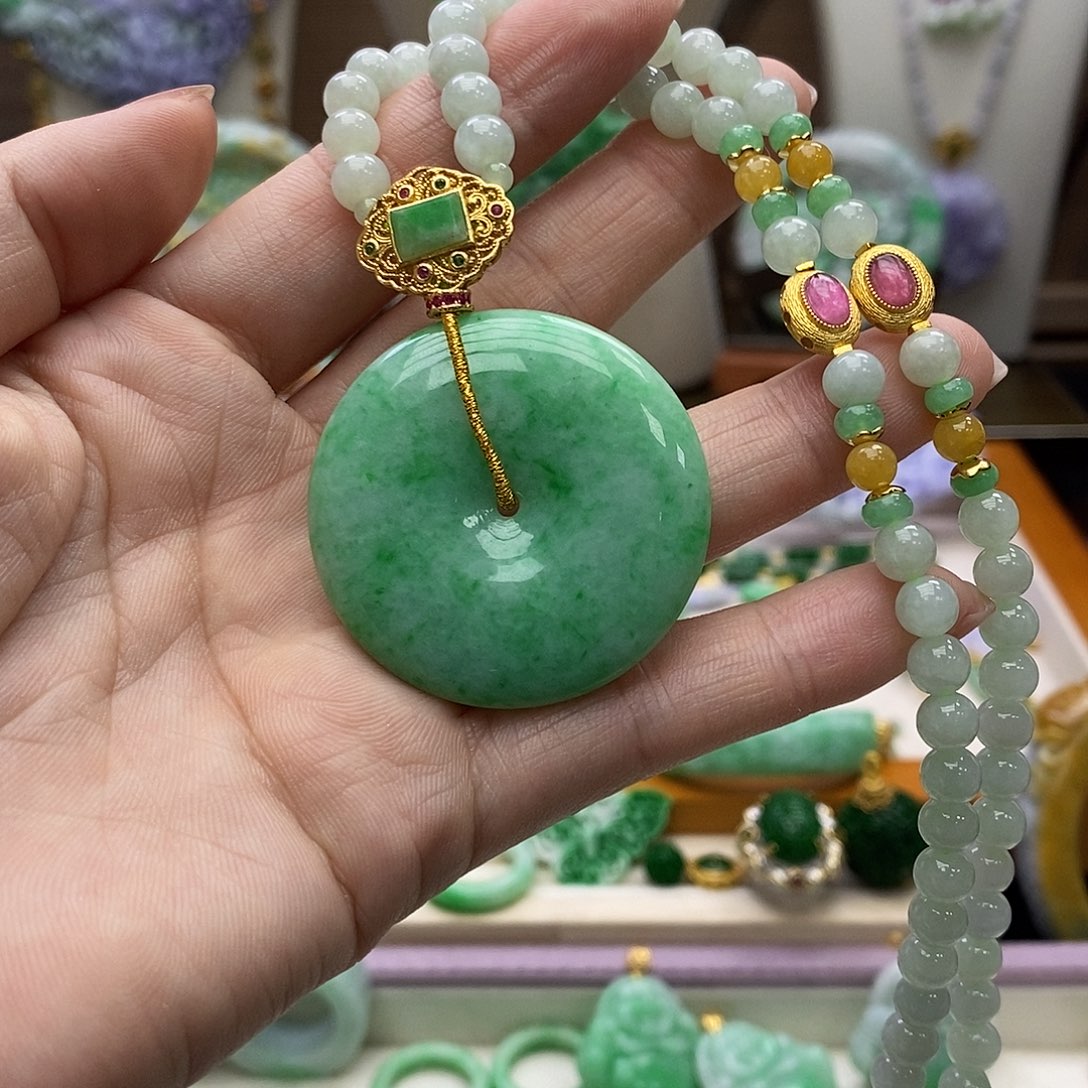 颈饰未镶嵌翡翠天然