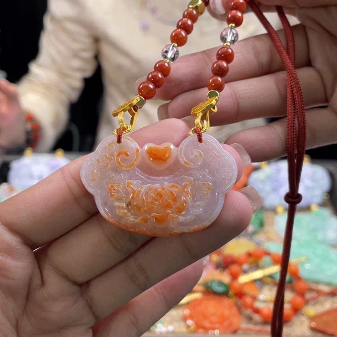 翡翠颈饰未镶嵌代编织