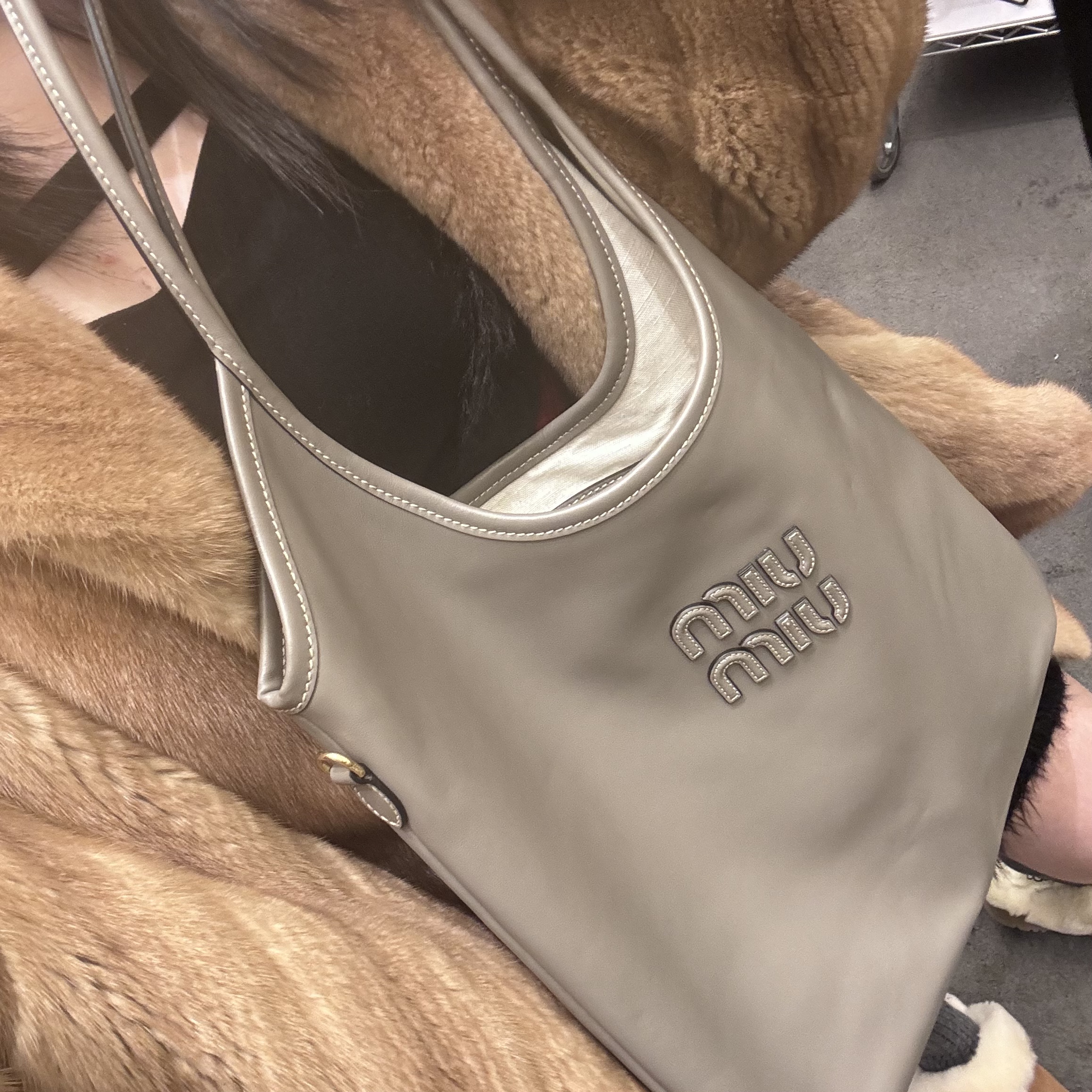 99新 MIU MIU/缪缪 单肩银色手提包