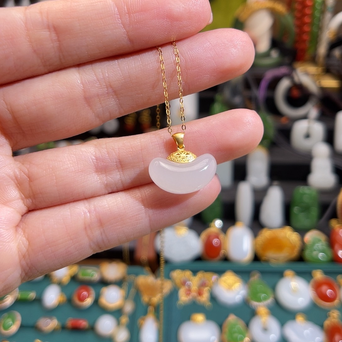 和田玉挂件18K金镶嵌