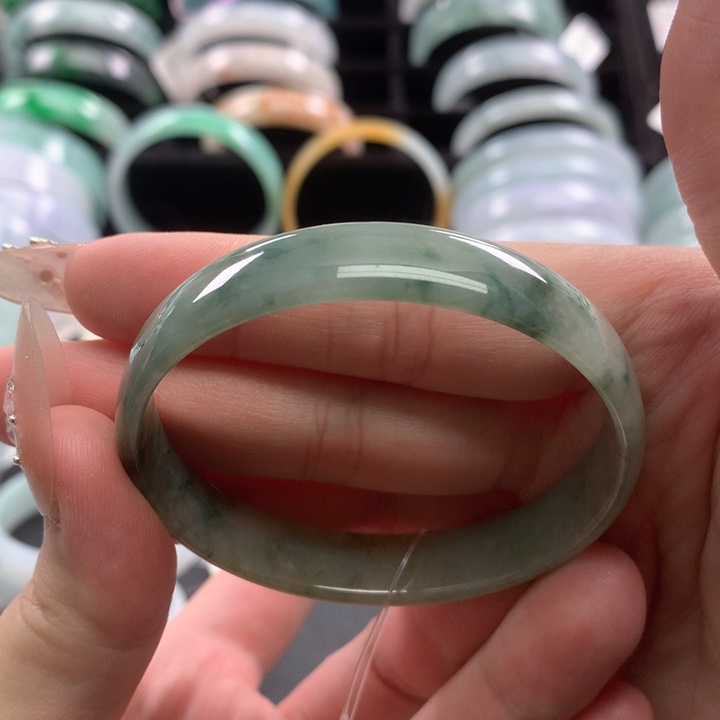 翡翠手镯未镶嵌公主