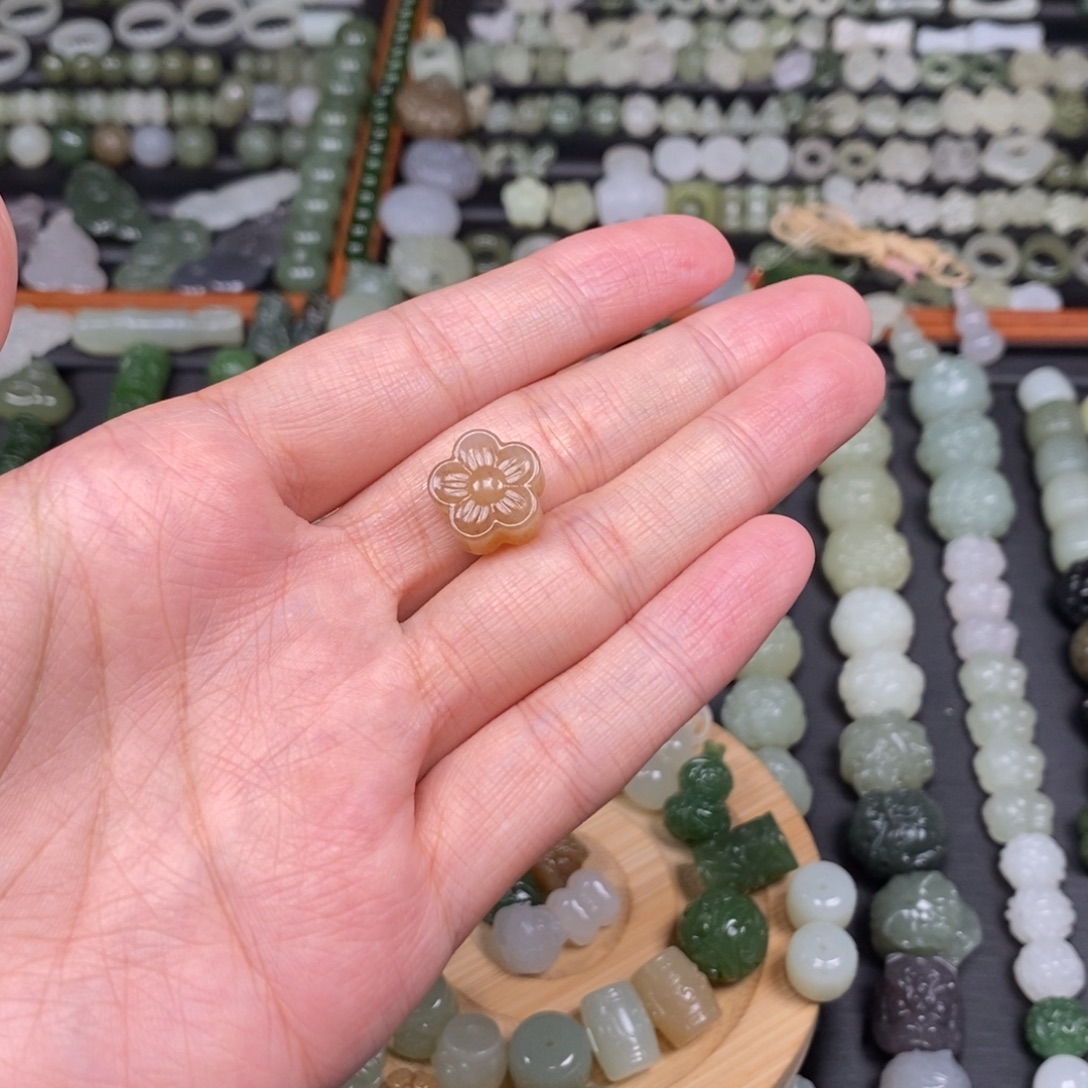 南****颈饰未镶嵌和田玉