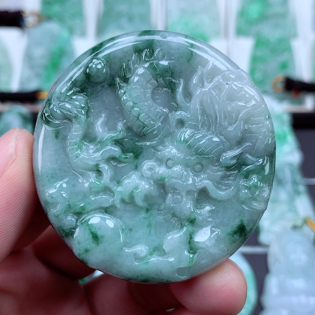 翡翠颈饰未镶嵌翡翠吊坠