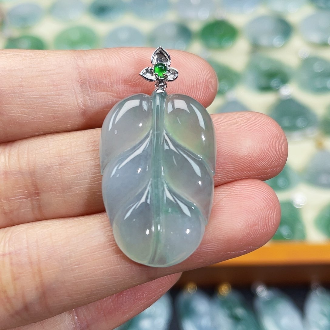 翡翠颈饰18K金镶嵌吊坠