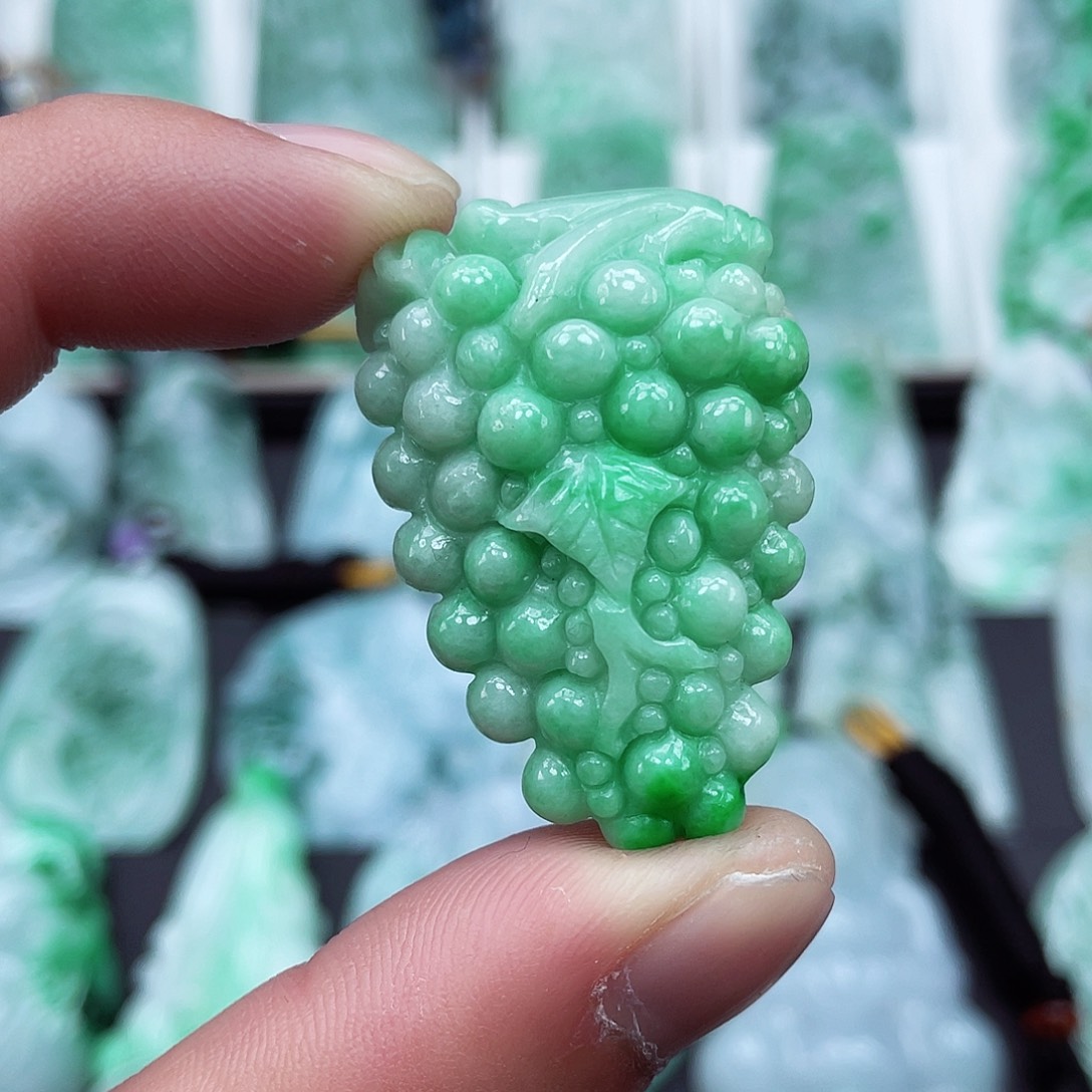 翡翠颈饰未镶嵌翡翠吊坠