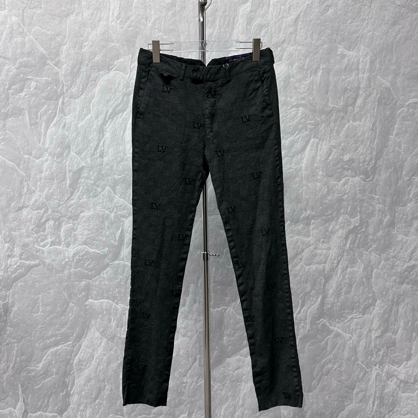 未使用 LouisVuitton/路易威登 FW25棋盘格满印长裤 48码 TO00199