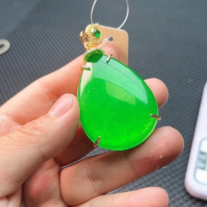 翡翠手镯未镶嵌啊啊