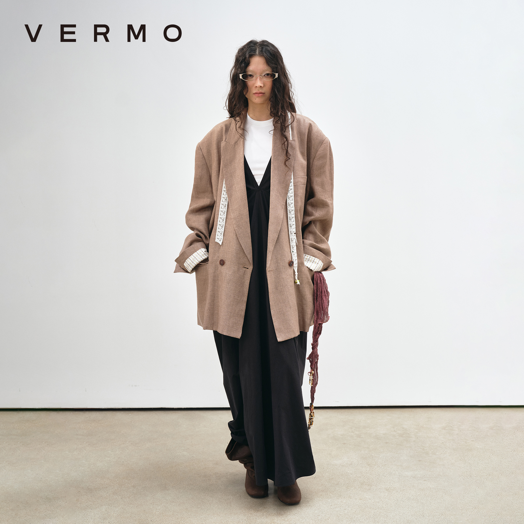 VERMO 复古有型 可拆卸蕾丝钉珠飘带 色纺亚麻落宽肩西装外套8475