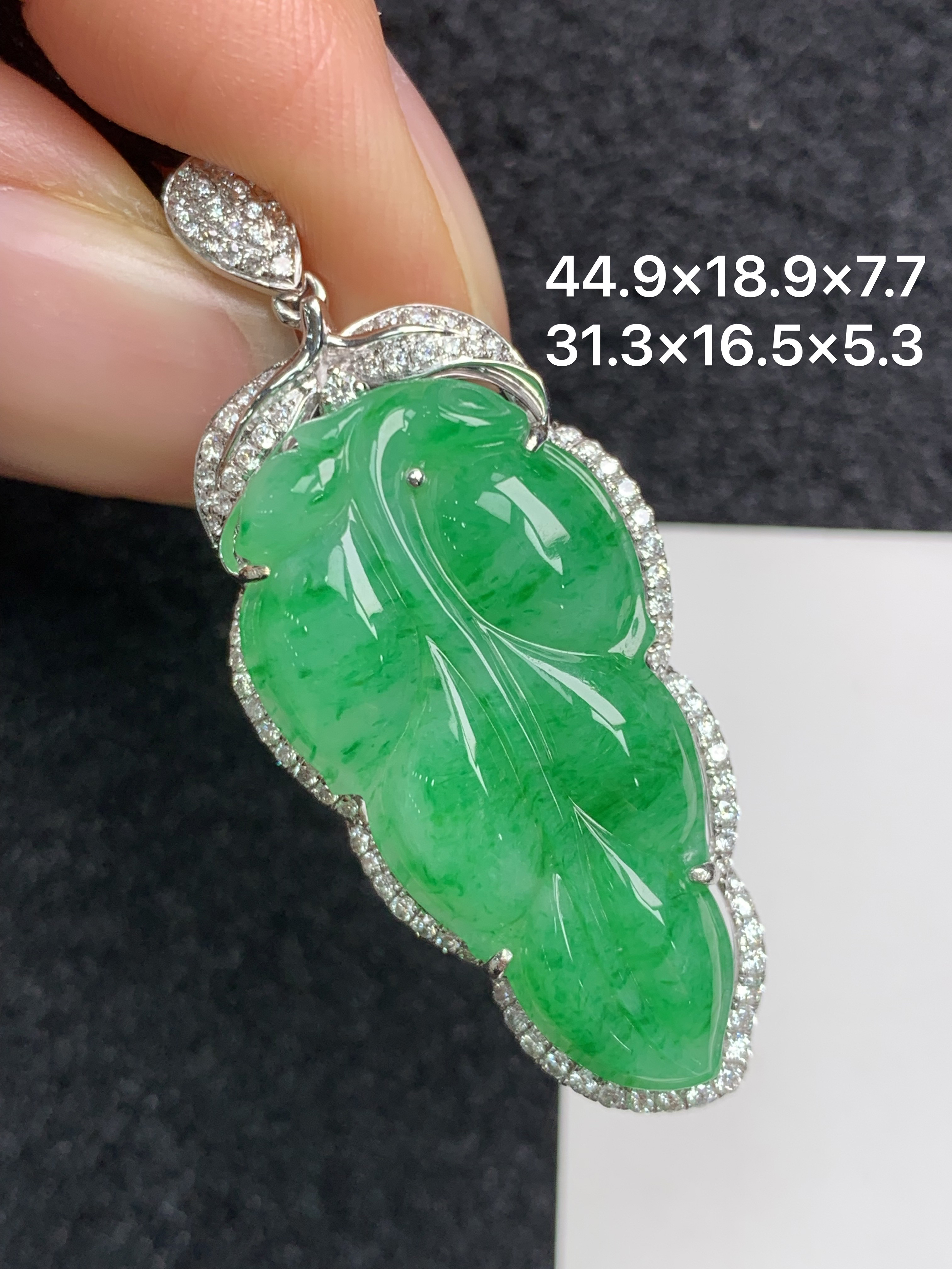 18K金镶嵌天然缅甸翡翠阳绿树叶吊坠