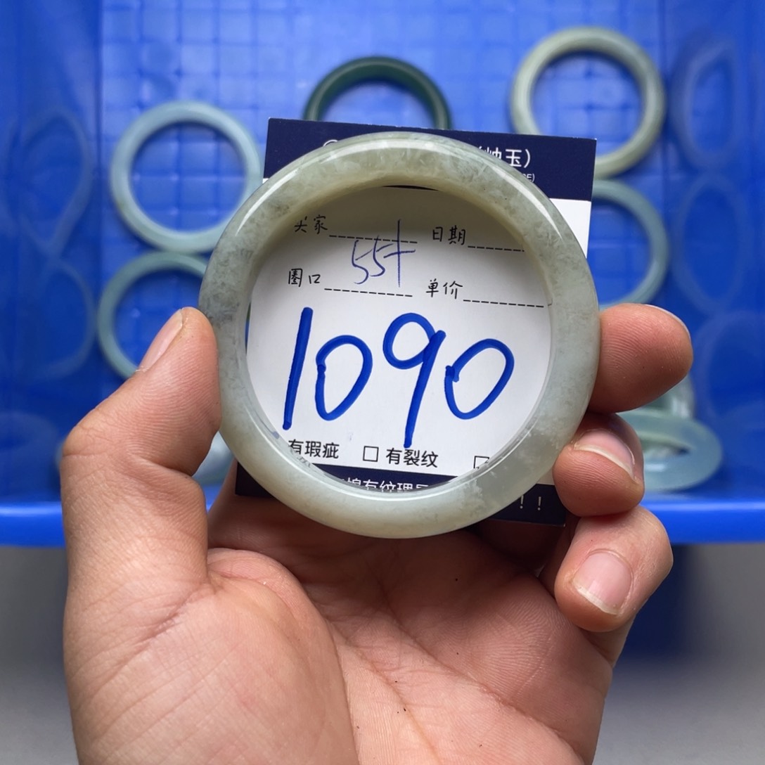 岫玉手镯手镯未镶嵌