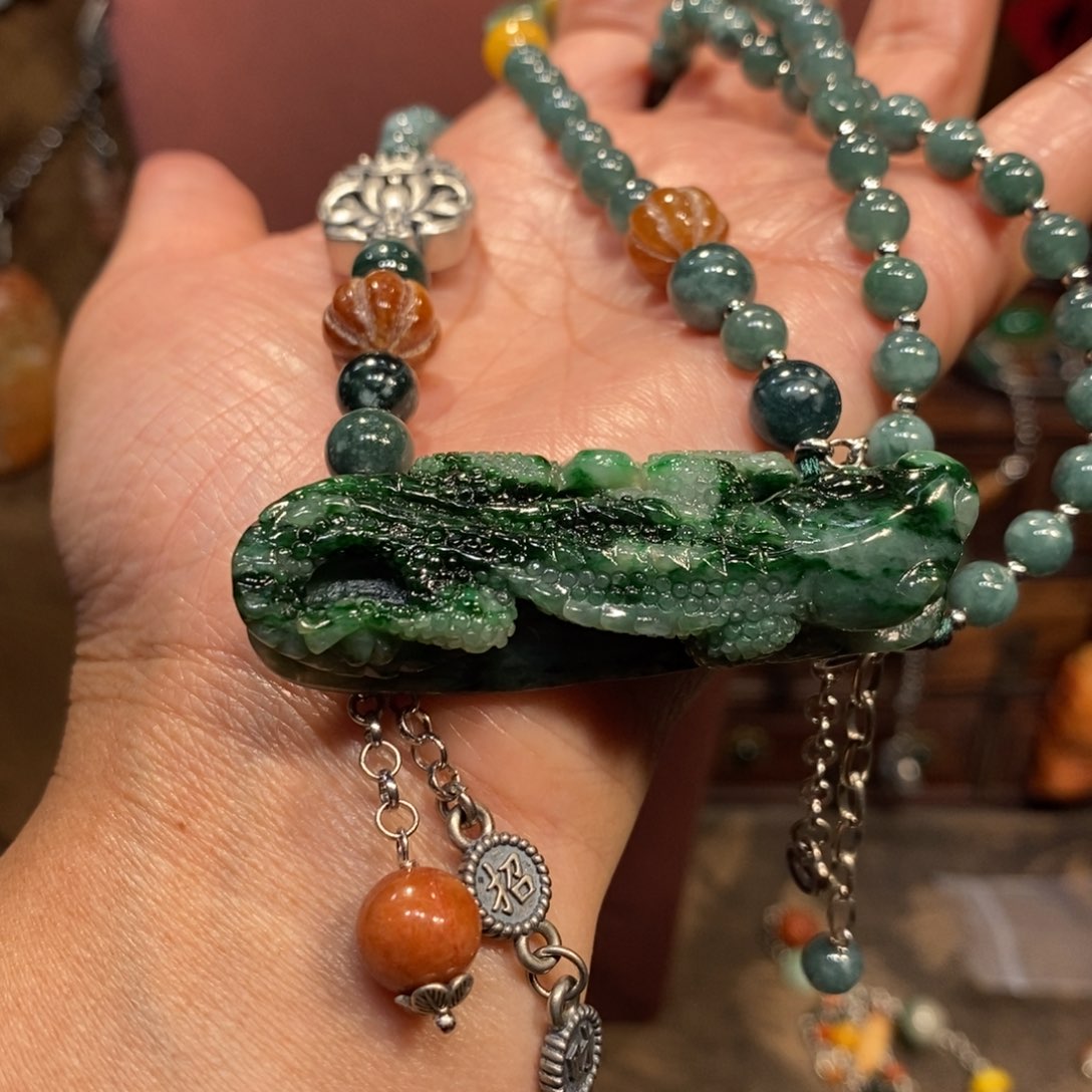 翡翠吊坠(赠链)未镶嵌