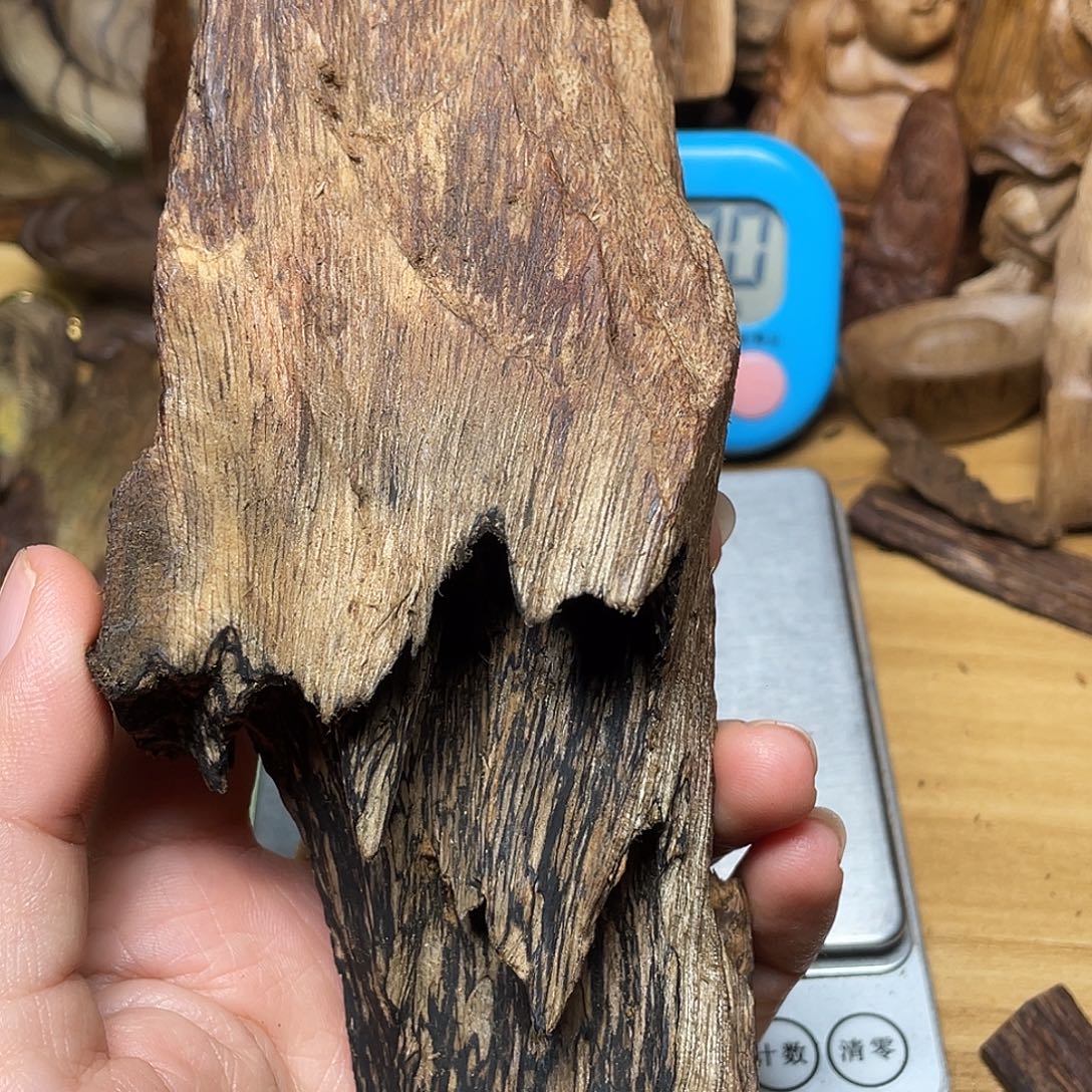 ****.沉香达拉干原料74.6克