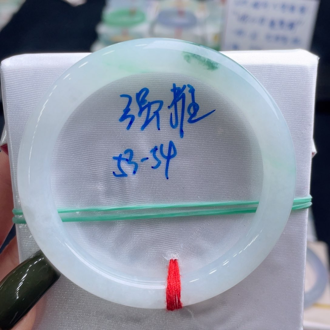 翡翠手镯未镶嵌翡翠手镯