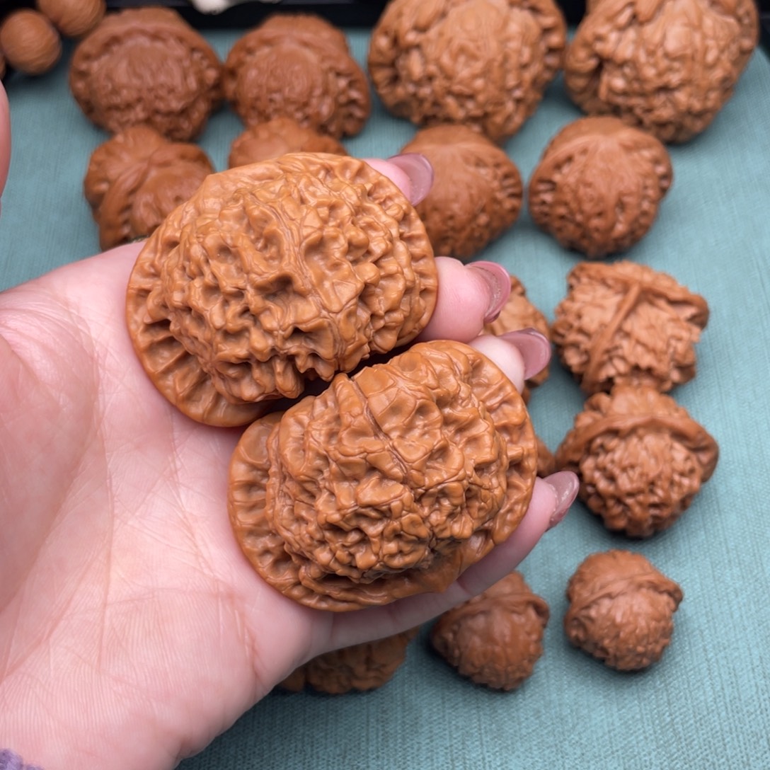 文玩核桃把件全品麒麟纹大官帽51