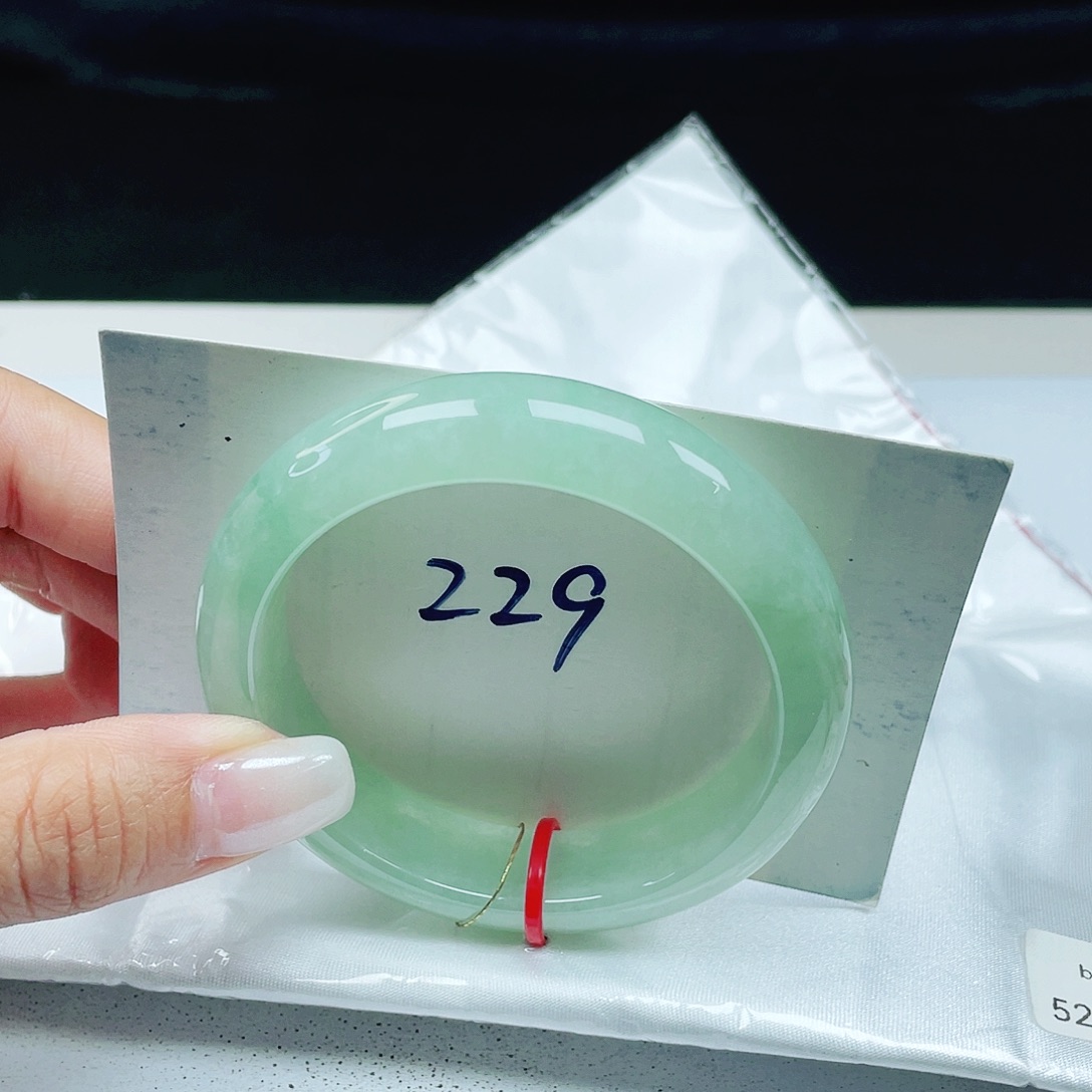 翡翠未镶嵌手镯 正圈52+