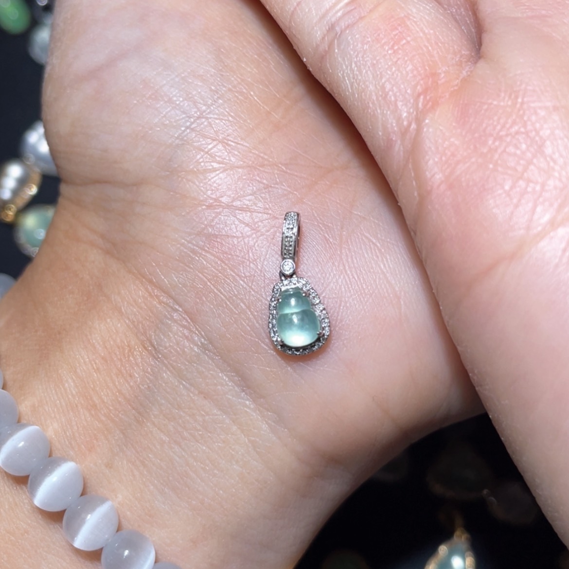 【闪购商品】翡翠吊坠(不含链)18K金镶嵌晓*胡
