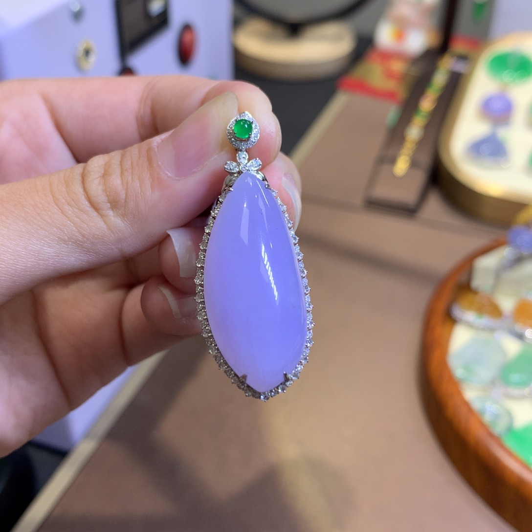 翡翠18K金镶嵌颈饰翡翠