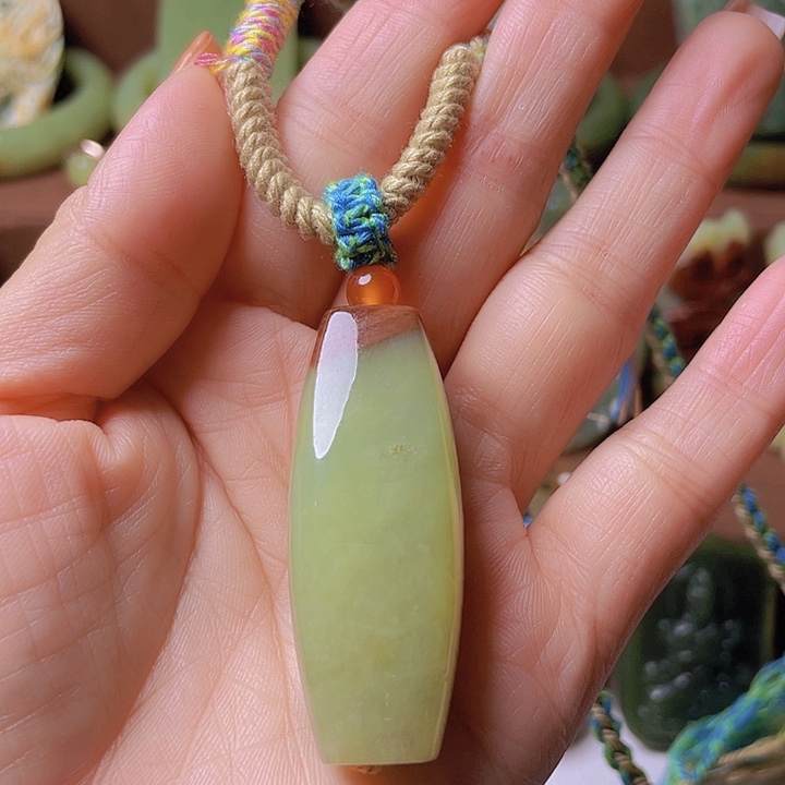 未镶嵌岫岩河磨玉（透闪石质玉）挂件