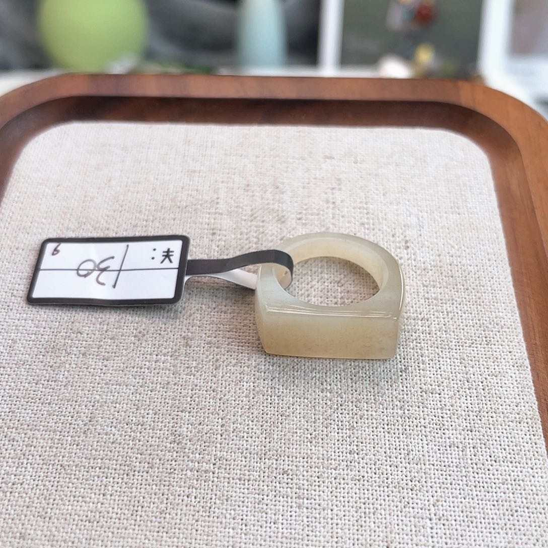 和田玉未镶嵌戒指U151糖花马鞍16不退换