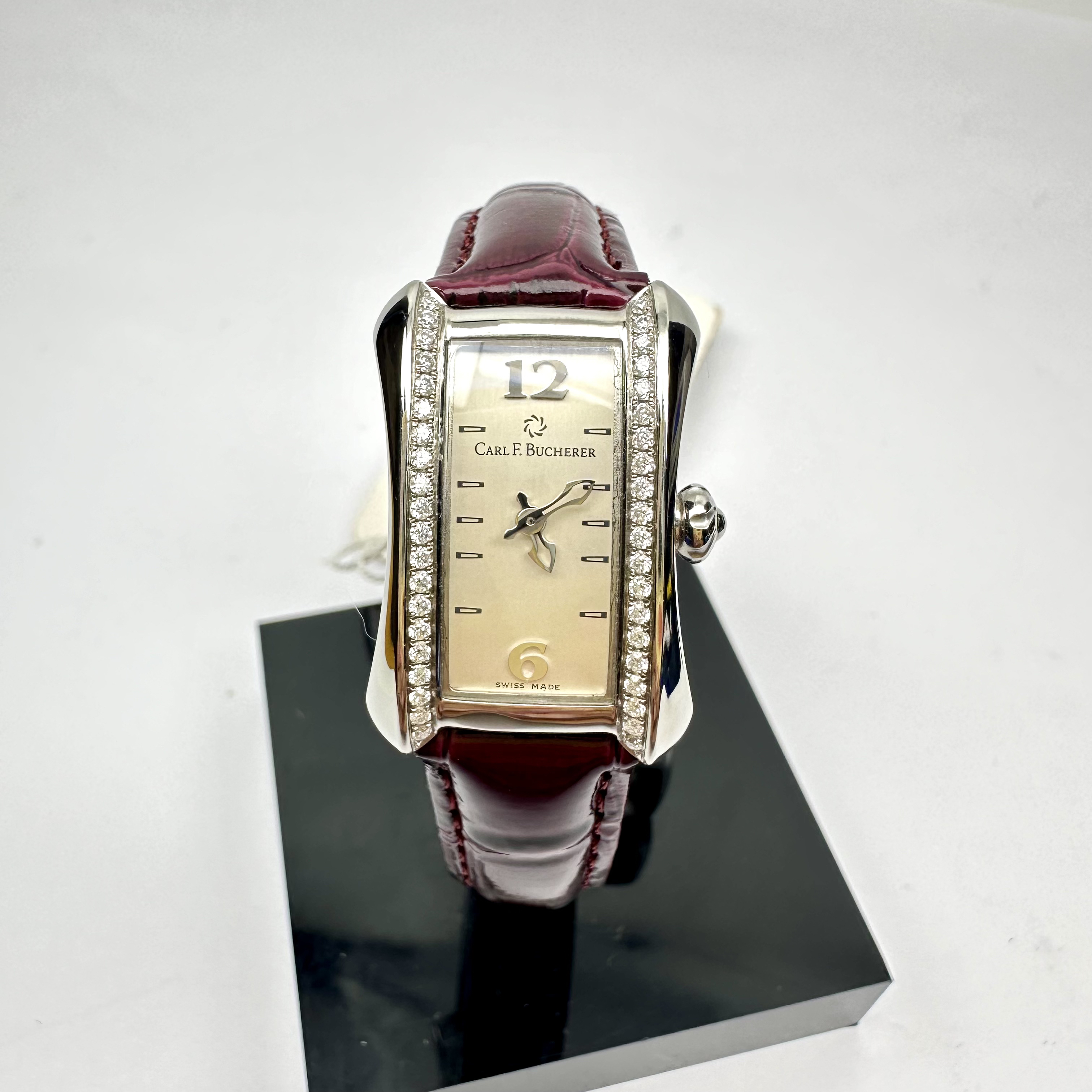 99新 宝齐莱 雅丽嘉系列/石英/30*20/单表/7138