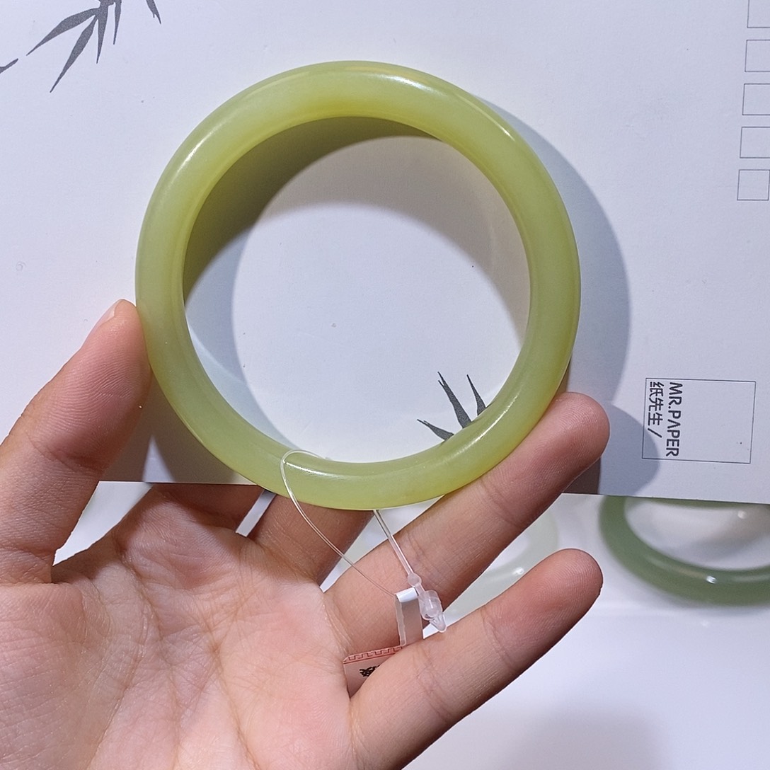 未镶嵌手镯和田玉鸡油黄