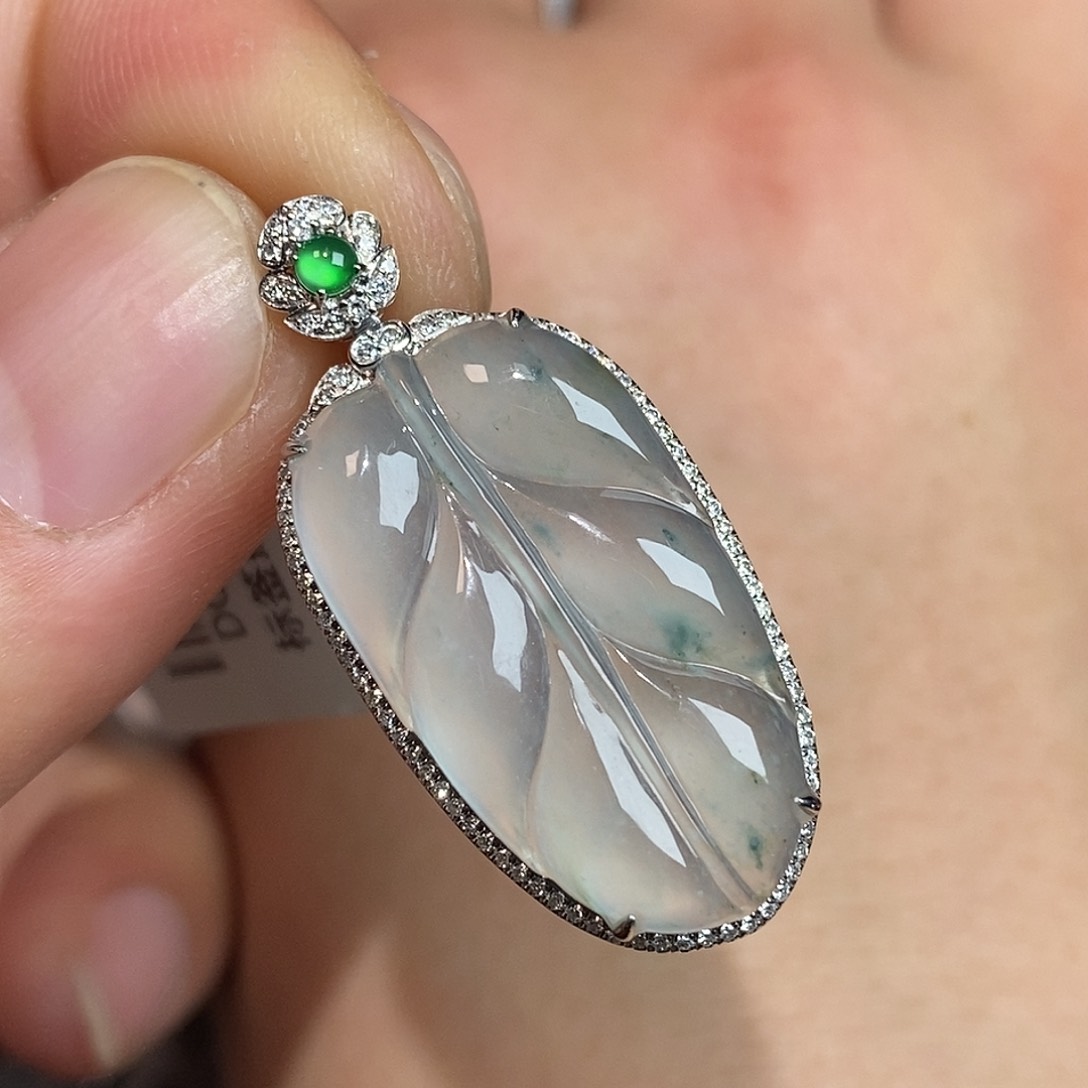 翡翠颈饰18K金镶嵌叶子