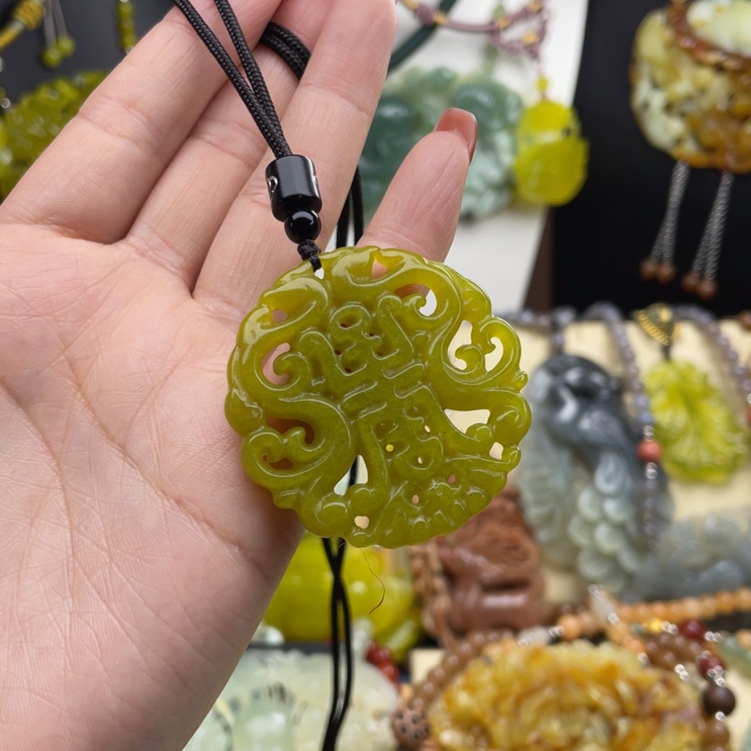 未镶嵌蛇纹石玉颈饰