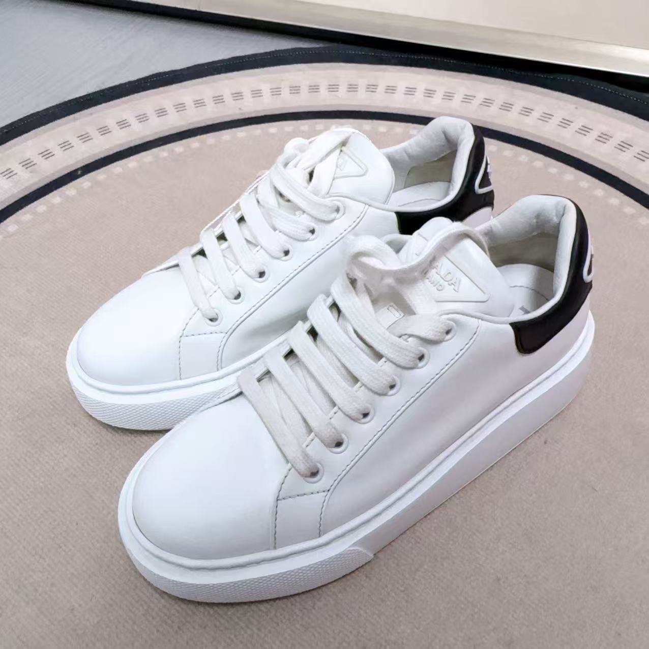 95新 Prada/普拉达 麦殿/平底鞋37.5码/251029VHSHF02