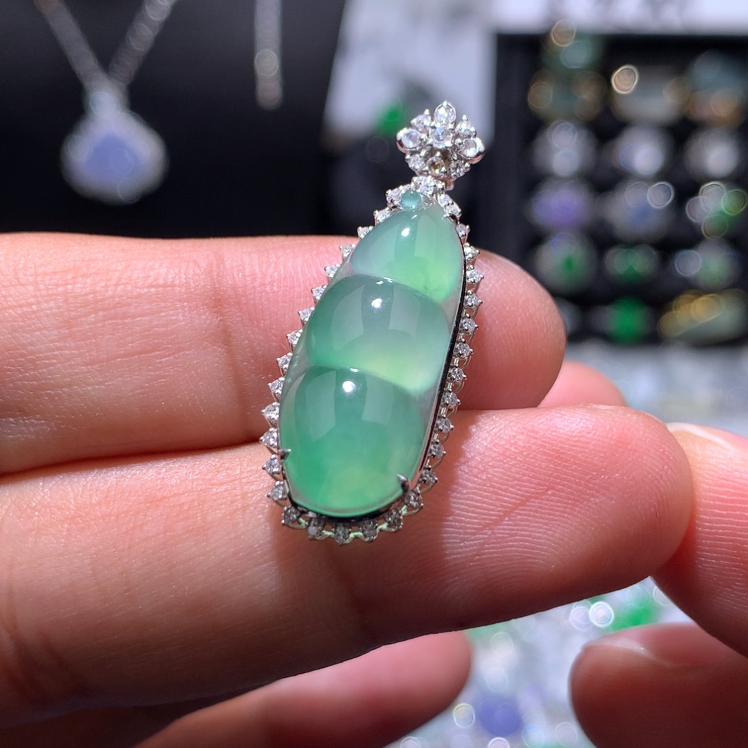 翡翠18K金镶嵌吊坠(赠链)