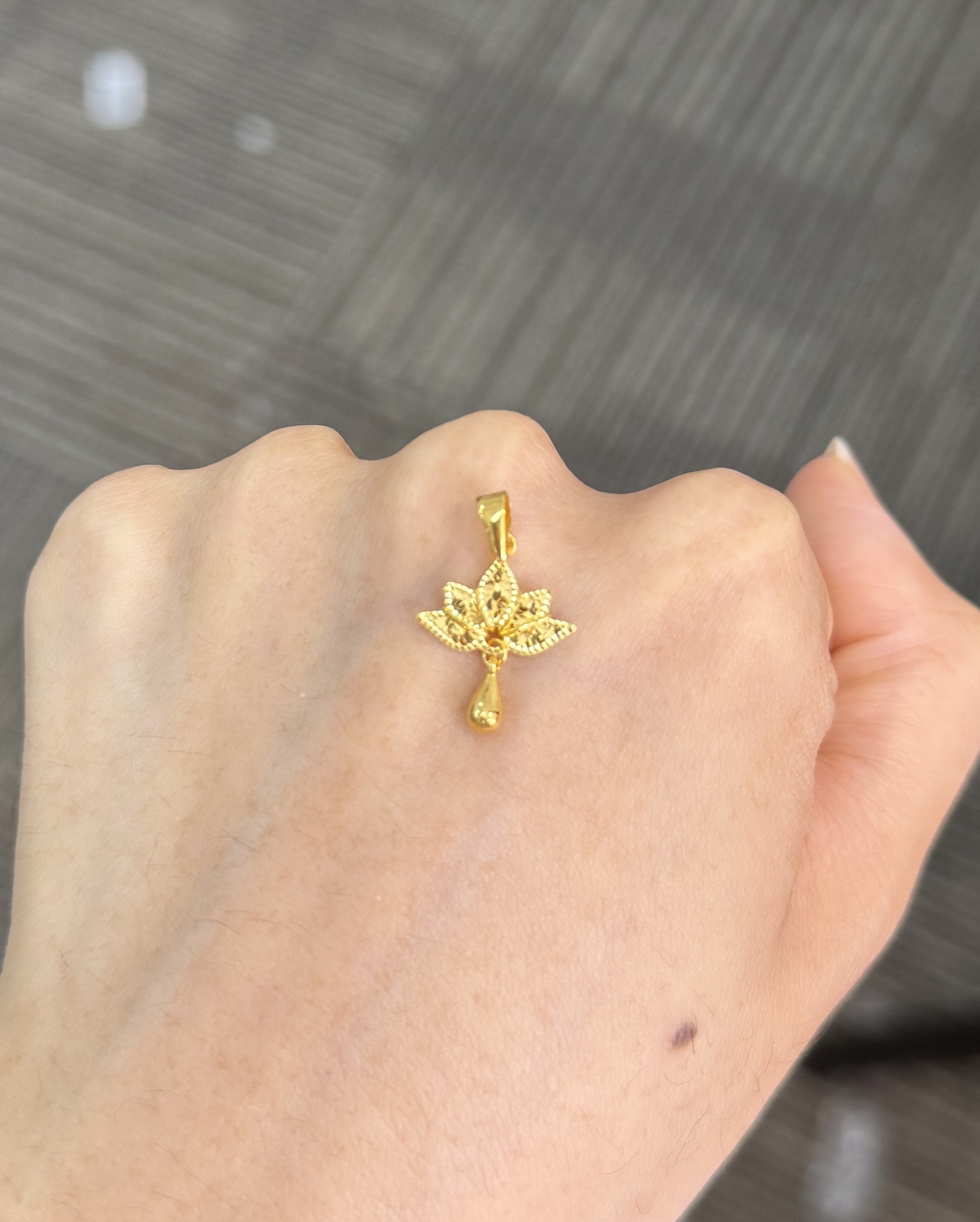   足金999 小碎冰莲花提溜吊坠