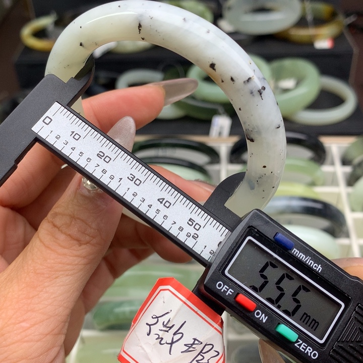 蛇纹石玉未镶嵌手镯751