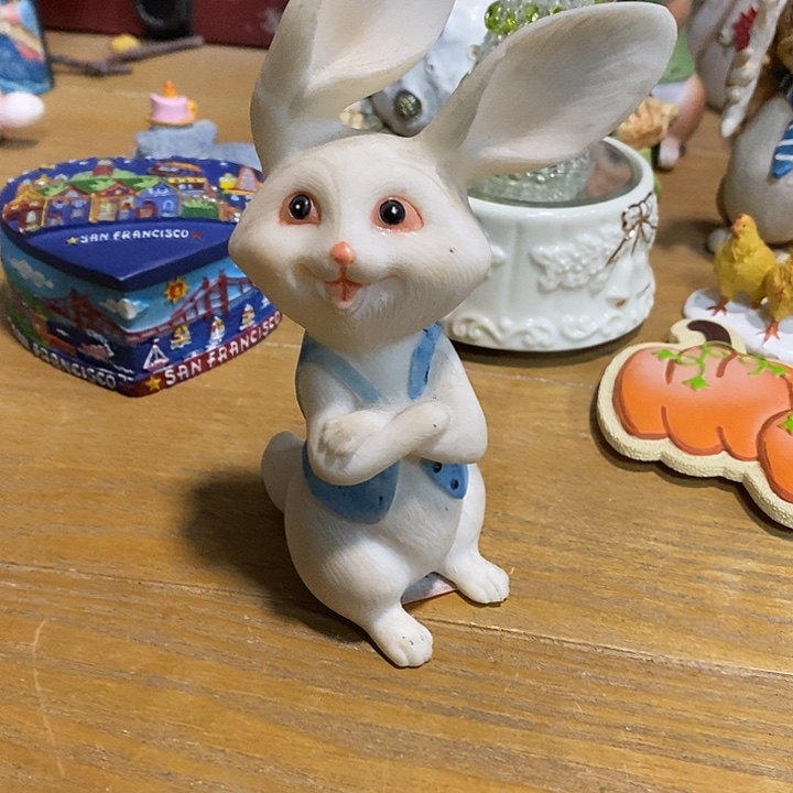 树脂制品兔子摆件