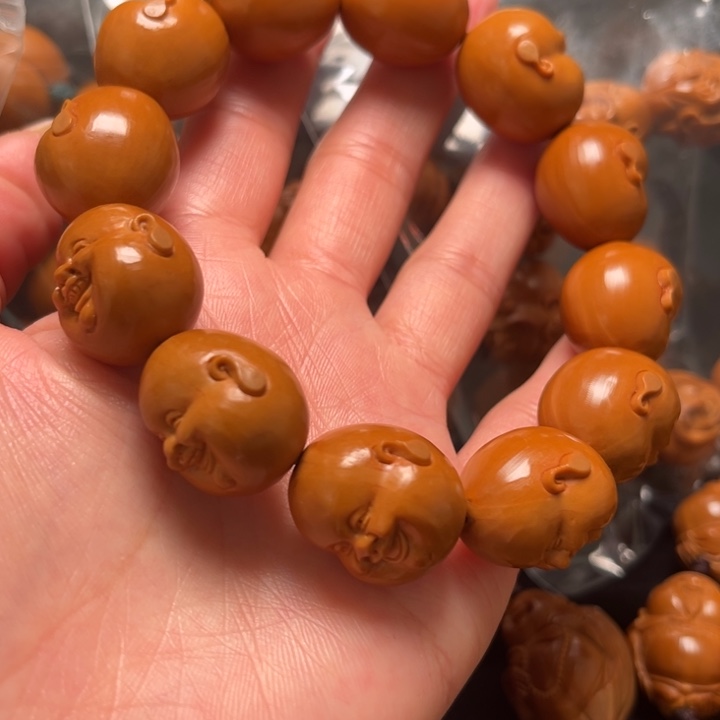 嗨***；橄榄核手串十二分开心