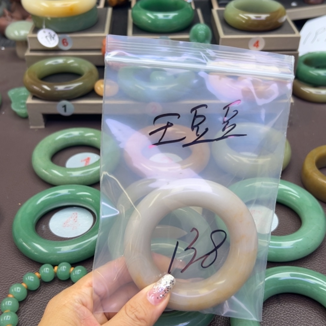 未镶嵌手镯石英岩玉王*豆