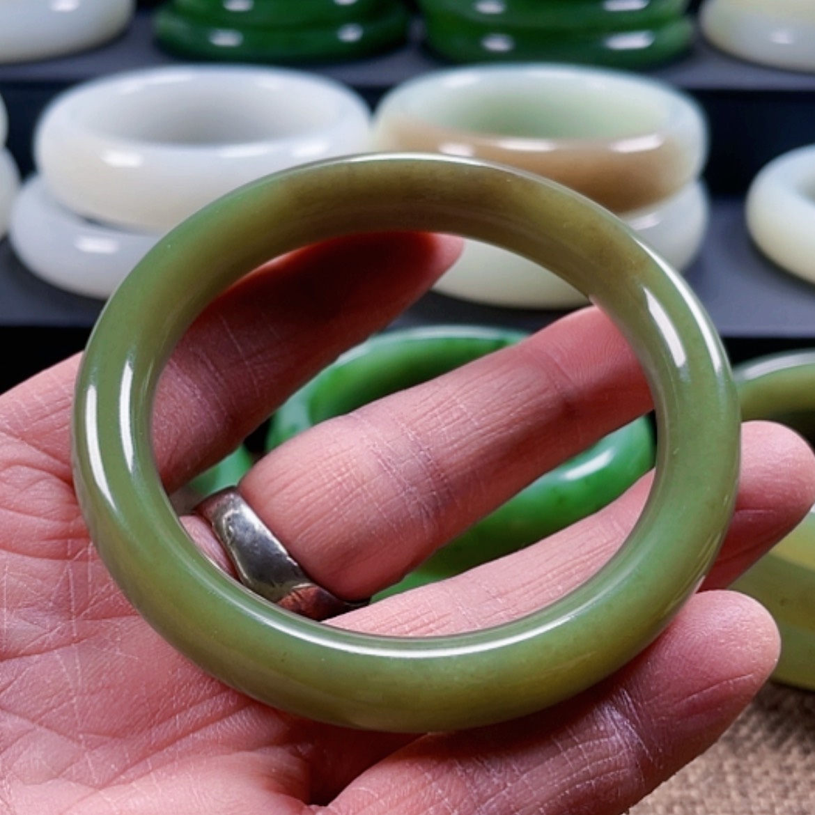 【闪购商品】和田玉手镯未镶嵌