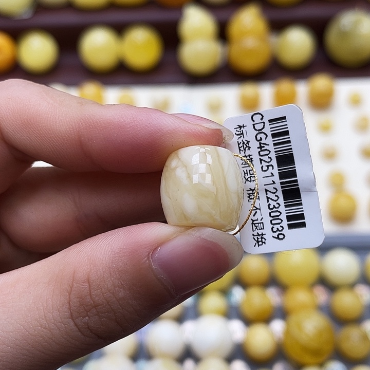 琥珀未镶嵌裸石14.6*13.8mm 瑕