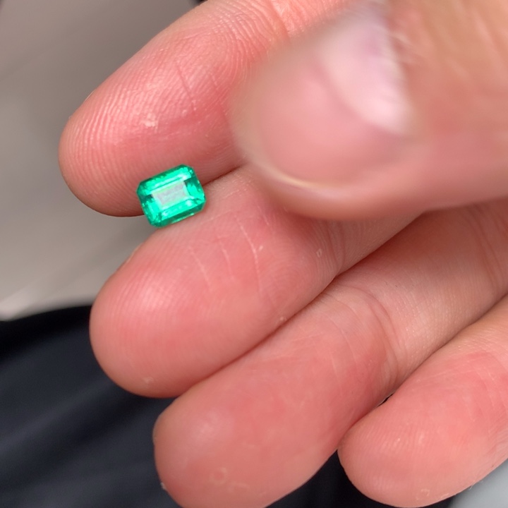 祖母绿裸石未镶嵌