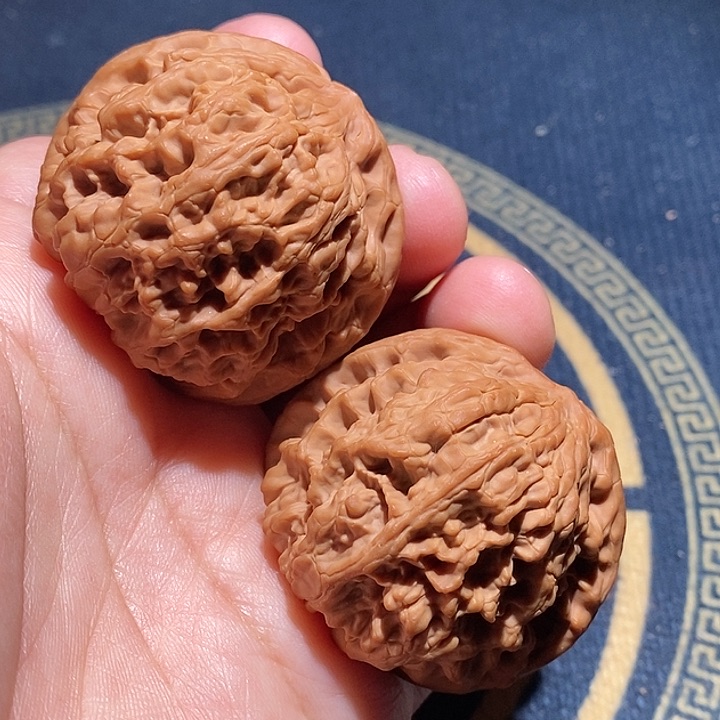 【闪购商品】文玩核桃吊坠静**年野牛