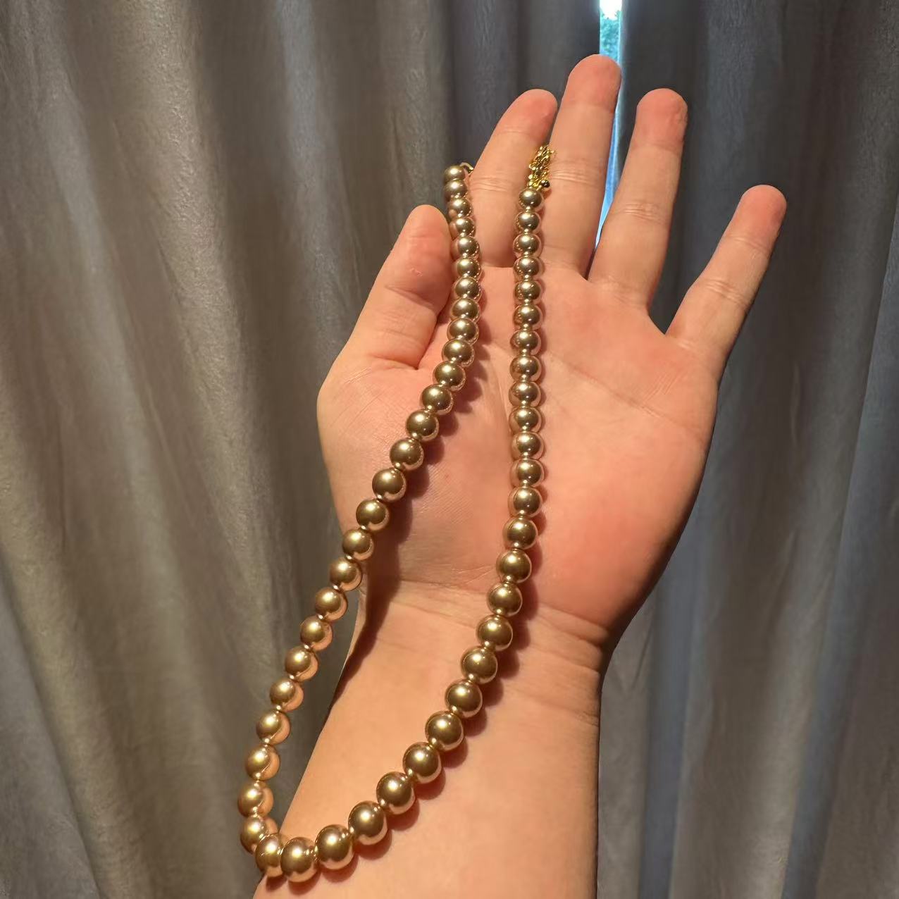 走进万家专属 Q86 项链