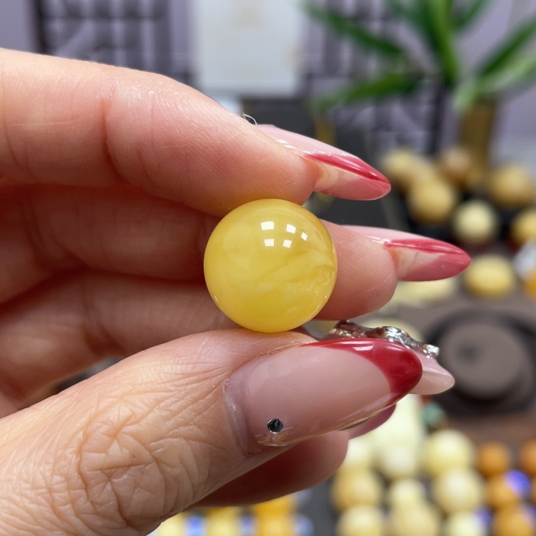 琥珀裸石未镶嵌《****》14.0mm微瑕