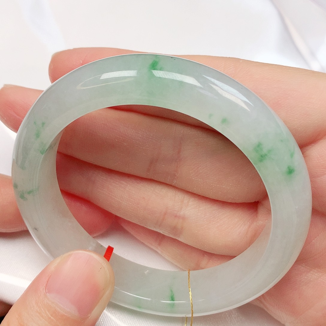 翡翠手镯未镶嵌抖音质检