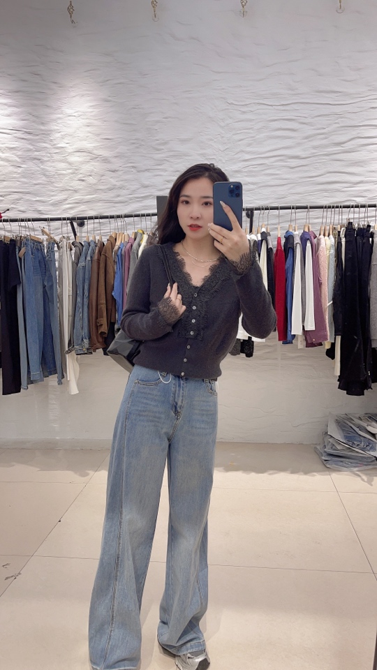 高级感V领蕾丝拼接外搭针织开衫女2024秋冬新款洋气内搭时尚上衣