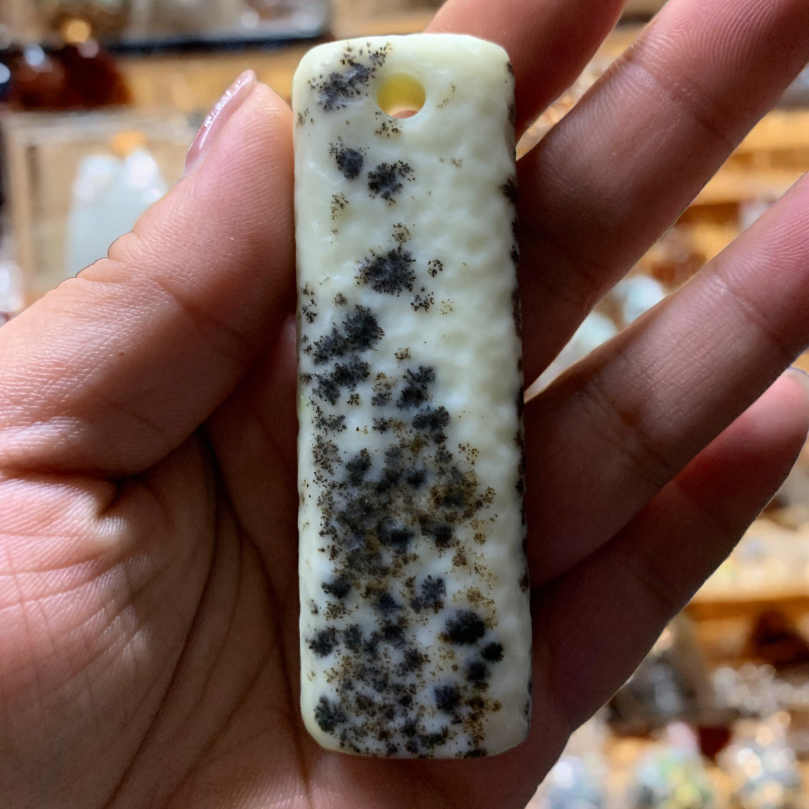 天然岫玉手工锤纹奶油白底黑色水草手把牌