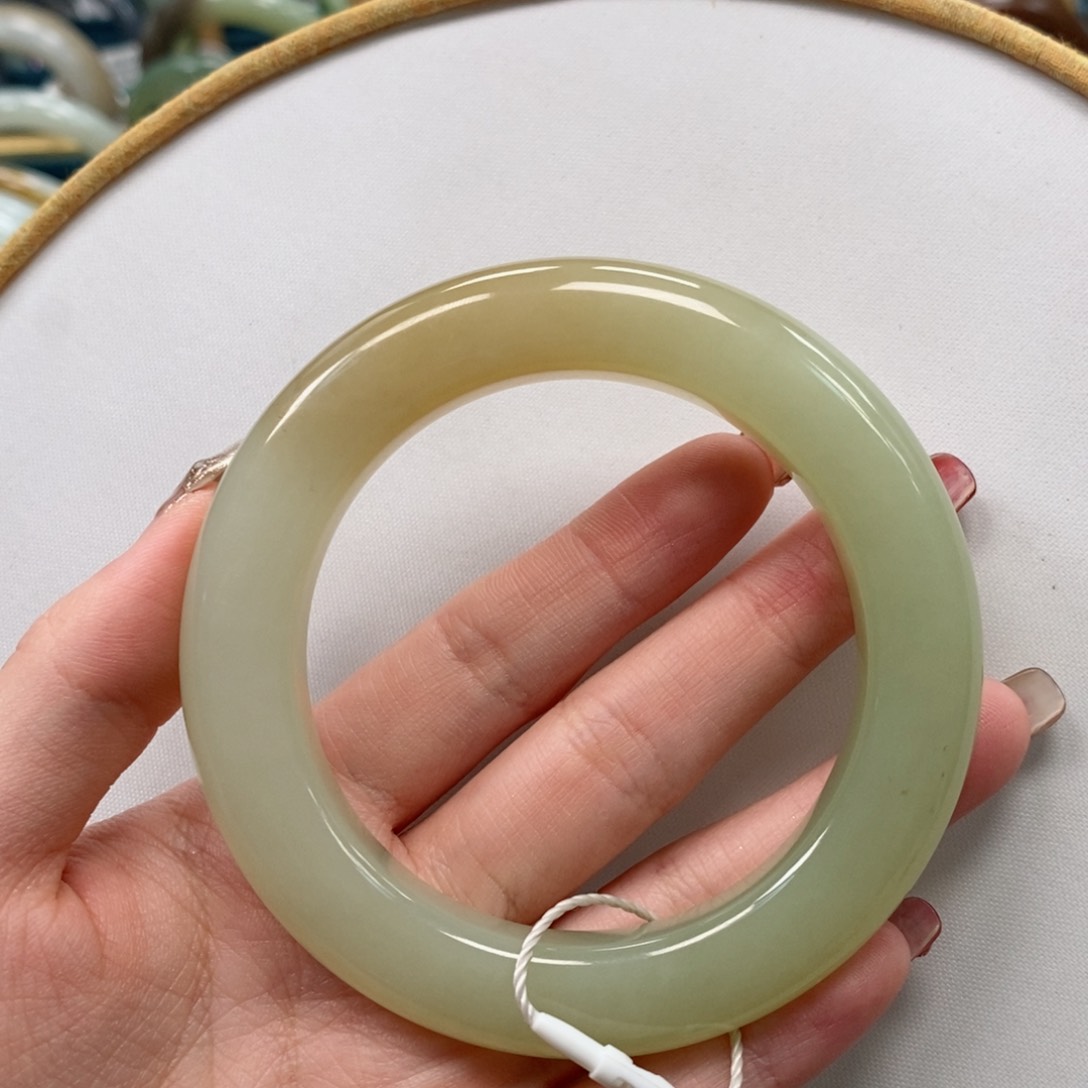 和田玉未镶嵌手镯且末黄