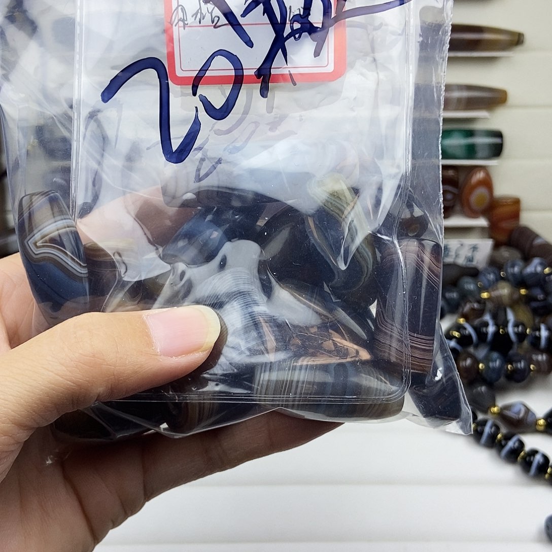 尔***格玛瑙/玉髓未镶嵌颈饰